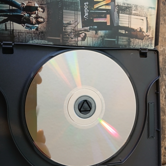 Sony Rent DVD - Multicolor Cover - Picture 4 of 6